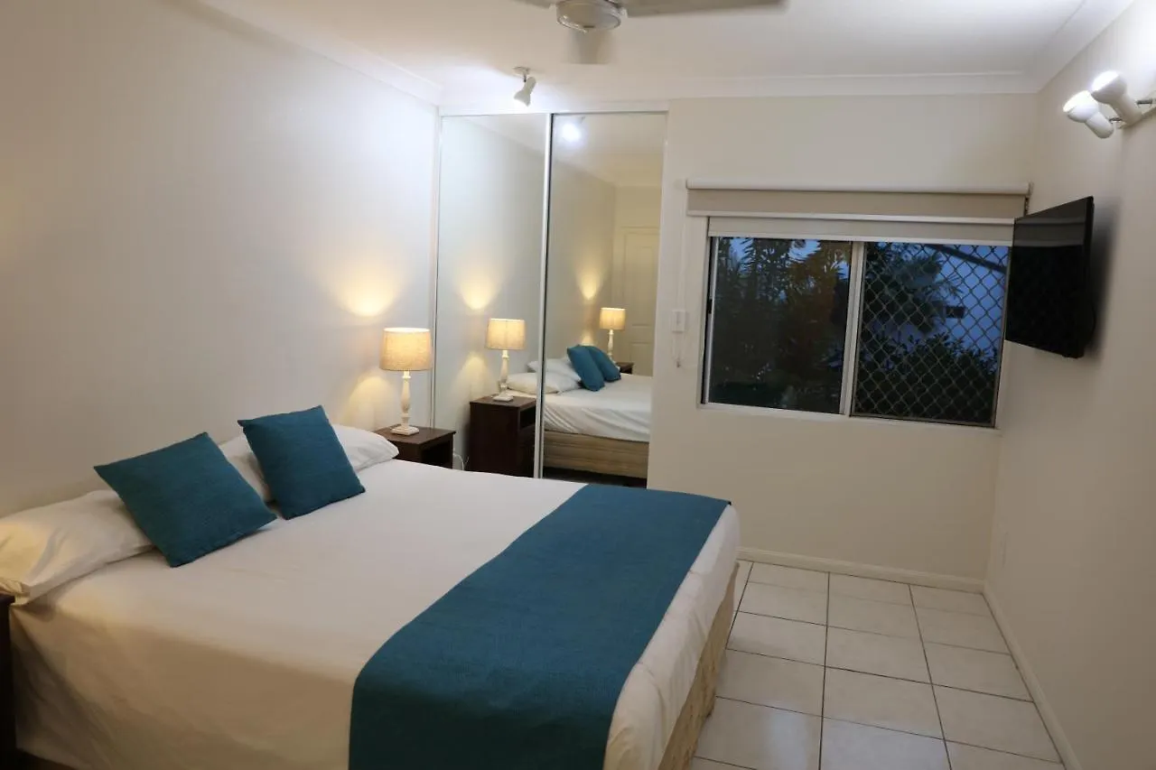 Costa Royale Beachfront Apartment Trinity Beach Australia