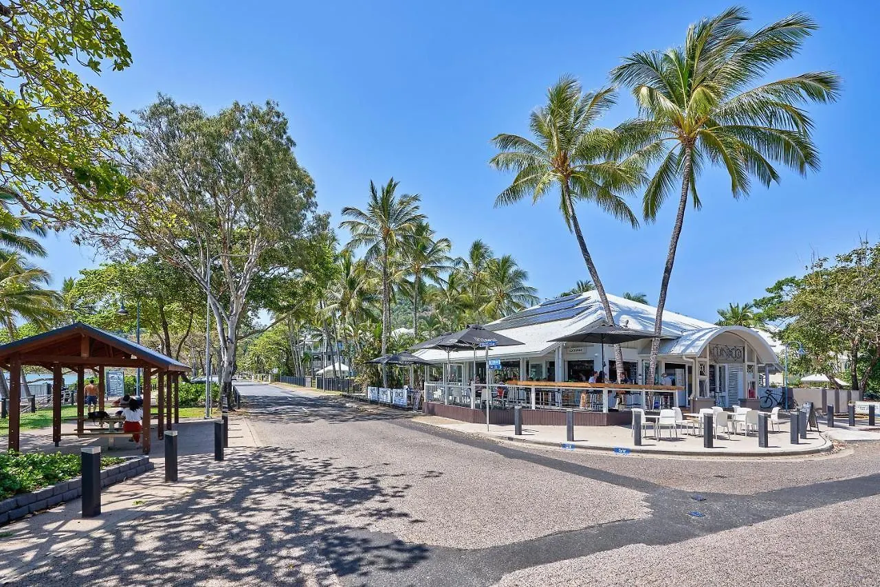 Costa Royale Beachfront Apartment Trinity Beach