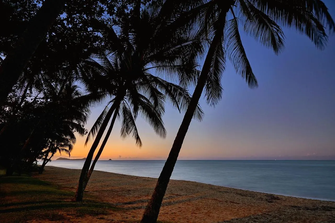 Costa Royale Beachfront Apartment Trinity Beach